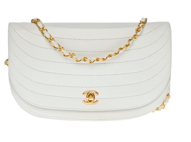 Ravissant sac à main Chanel Classique demi-lune en cuir d’agneau blanc, surpiqûres horizontales, garniture en métal doré  ref.528973