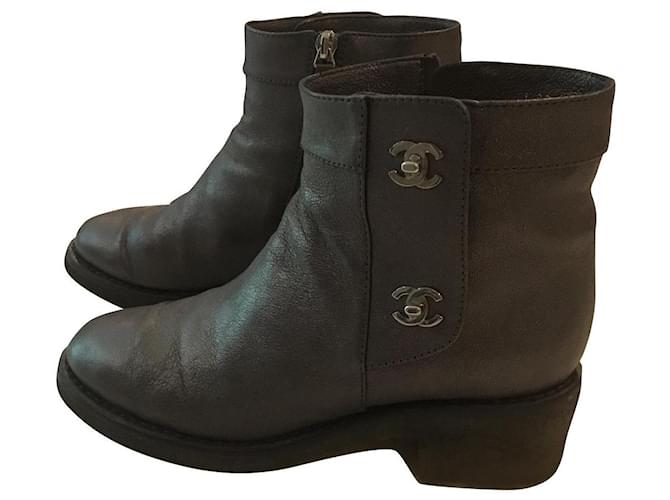 Chanel Ankle Boots Grey Leather  ref.534130