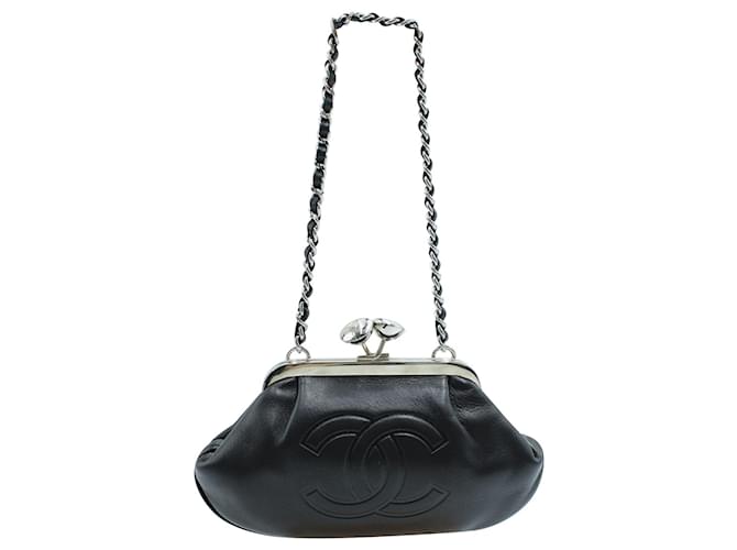 Chanel Monedero vintage de piel de cordero con cadena para el hombro Negro  ref.535584