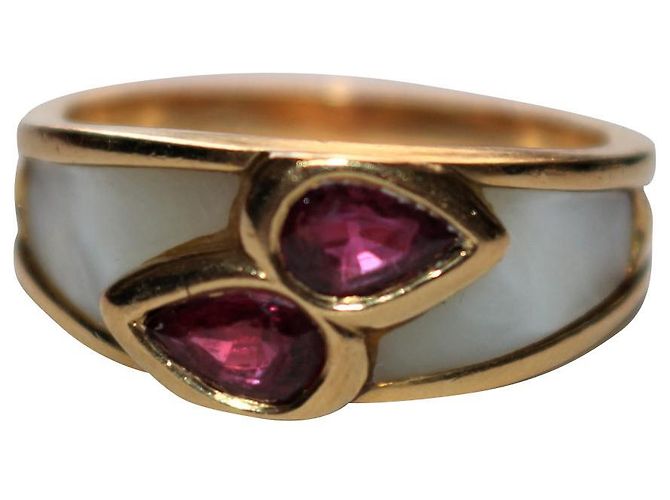 Anello Mauboussin Nadia in oro giallo e madreperla con rubini D'oro