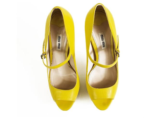 Sapatos de salto alto com plataforma Peep toe de couro amarelo Miu Miu tamanho sapatos 38.5  ref.537214