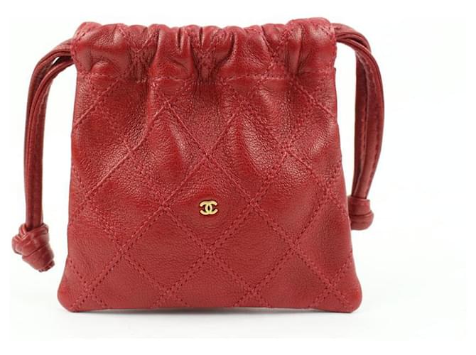 Chanel Minibolsa de cordão acolchoada vermelha em pele de cordeiro Couro  ref.538612
