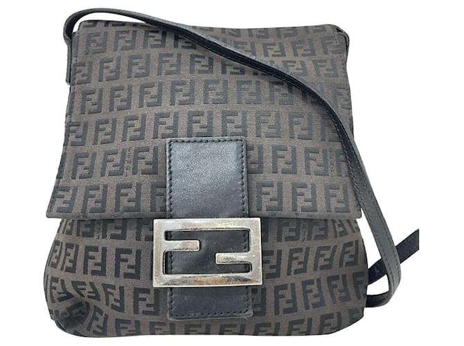 Fendi Baguette crossbody bag Cloth  ref.538636