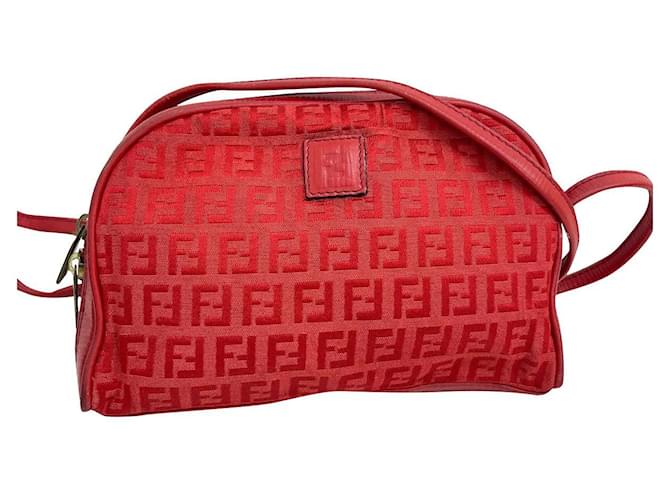 Fendi Vintage Umhangetasche Rot Tuch ref.538657 Joli Closet