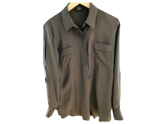Camisa Club Monaco de seda cinza com bolinhas brancas