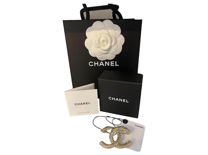 Chanel CC Signature Gold Metal Brooch ( NEW ARTICLE ) Gold hardware Golden Steel  ref.540200