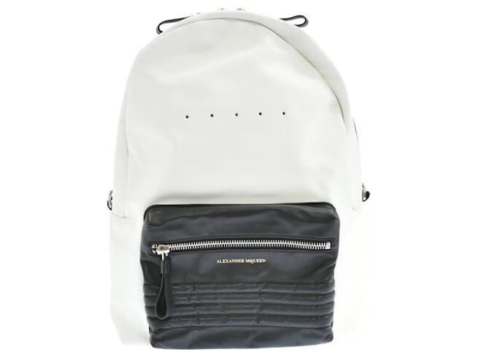 Mochila Alexander McQueen Skull Zip Punching Couro Branca Branco  ref.540536