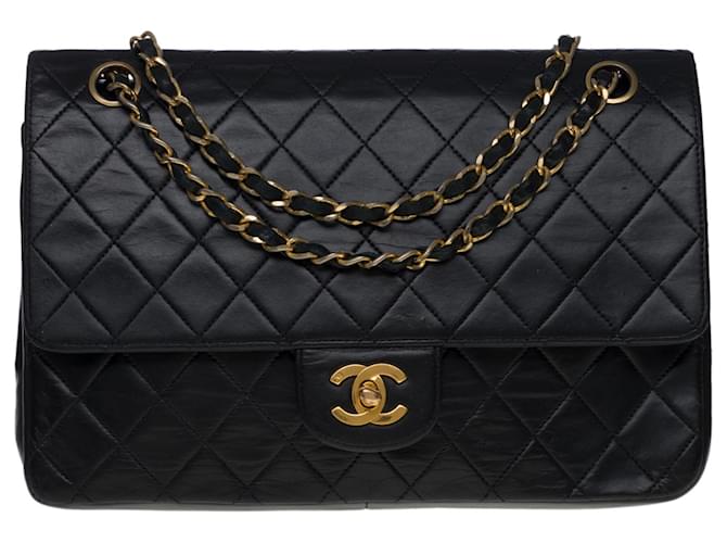Linda bolsa Chanel Timeless/Classic 27 cm em couro preto acolchoado, garniture en métal doré Pele de cordeiro  ref.540662