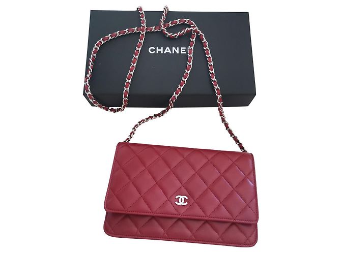 Wallet On Chain Cartera Chanel de piel de cordero roja con cadena SHW