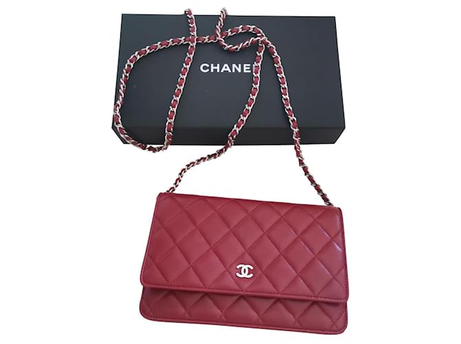 Wallet On Chain Cartera Chanel de piel de cordero roja con cadena SHW Cuero  ref.540742