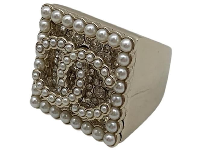 *Anel CHANEL CC Strass & Costume Pearl Ring # 11 / Ouro Cristal Branco Gold hardware Metal  ref.541682