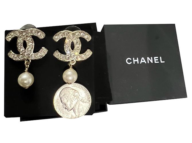 Chanel Perlenohrringe Gold Metall Gold hardware