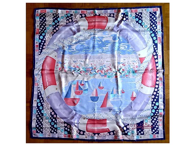 Louis Vuitton square in silk. Blue