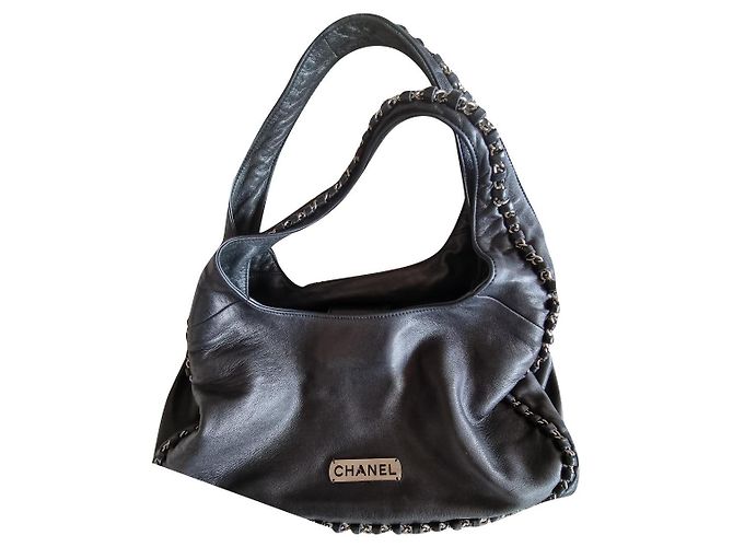 Chanel Hobo Schwarz Lammfell
