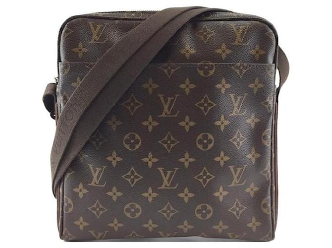 Louis Vuitton Beaubourg Canvas Shoulder Bag (pre-owned) in Brown