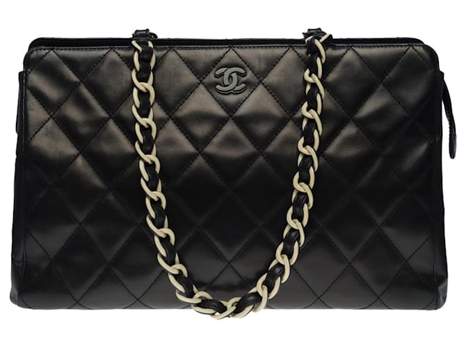 Hervorragende Chanel Cabas Handtasche aus schwarzem gestepptem Leder, zweifarbige schwarze und ecrufarbene Kunststoffverkleidung  ref.545737