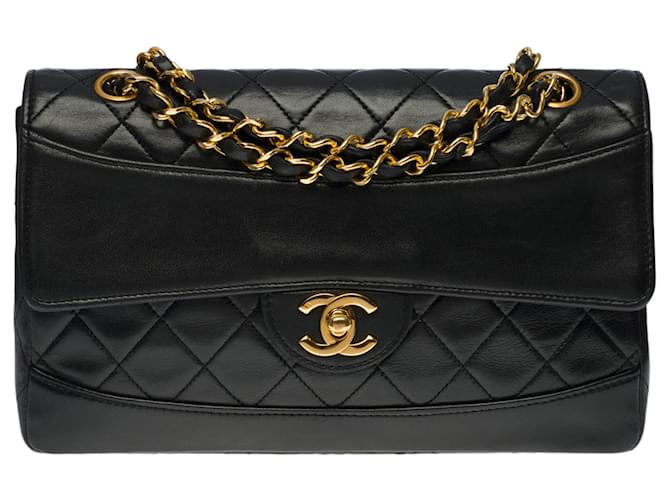 Bella borsa Chanel Timeless/Classic Flap 23 cm in pelle trapuntata nera, garniture en métal doré Nero Agnello Pelle  ref.545819