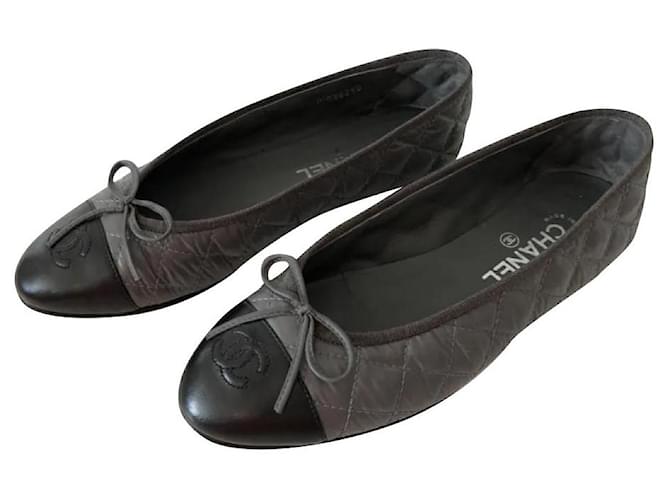 Chanel Classic Ballerinas Flats Grey Leather  ref.545905