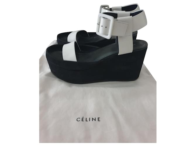 Céline Des sandales Cuir autruche Blanc  ref.546991