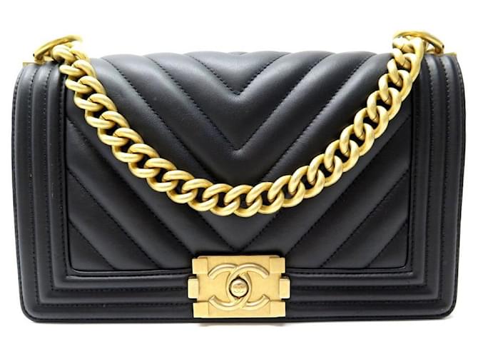 CHANEL BOY MEDIUM HANDBAG IN BLACK QUILTED LEATHER BANDOULIERE