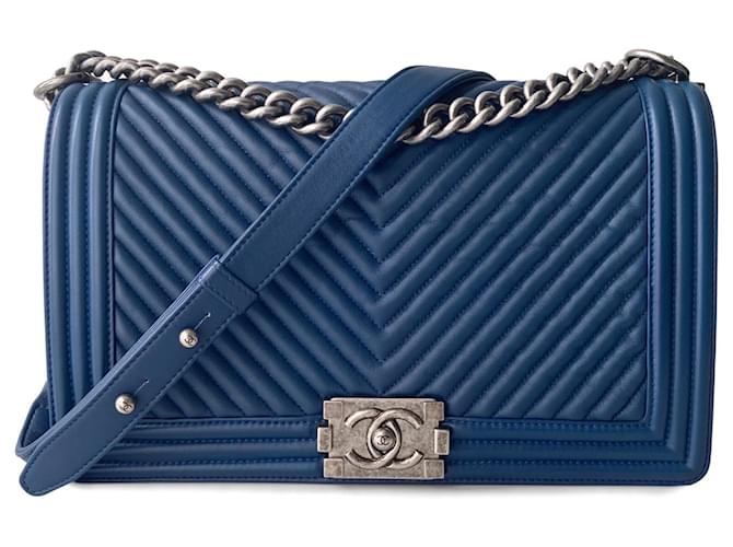 Boy Chanel Handtaschen Marineblau Leder  ref.551652