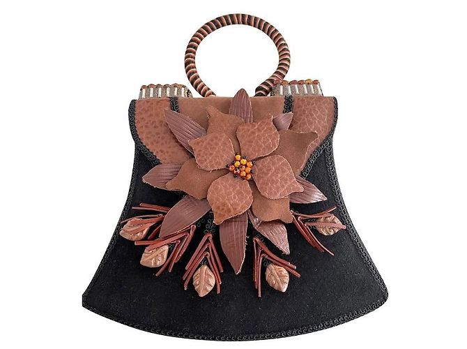 Autre Marque Mini Bolsa Mary Frances Flowers Marrom Couro Sintético e Pérolas