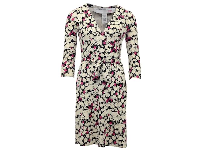 Diane Von Furstenberg Vintage Wrap Dress in Floral Print Silk  ref.553754
