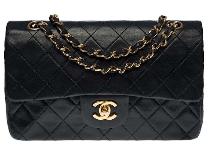 The coveted Chanel Timeless bag 23 cm with lined flap in black quilted lambskin, garniture en métal doré  ref.555152