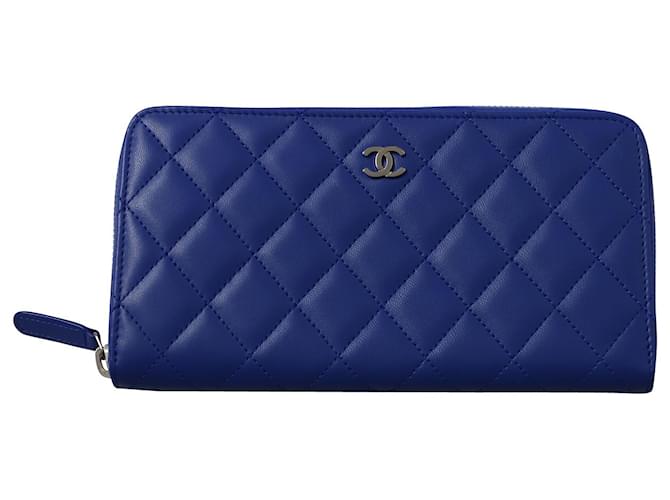 Chanel Quilted Wallet in Blue Leather ref.557619 - Joli Closet