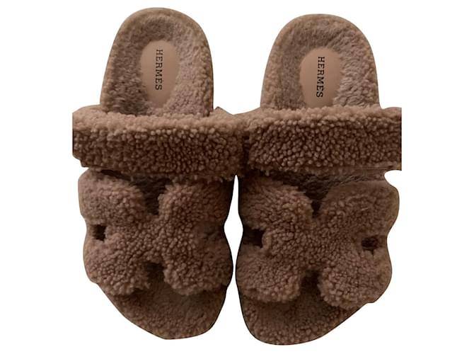 Hermès Sandals Beige Fur  ref.558647