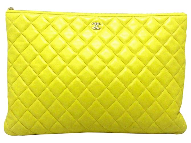 Chanel Yellow Matelasse CC Lambskin Leather Clutch Bag ref.559208