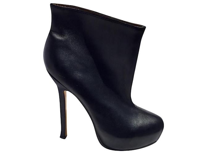 Yves Saint Laurent Trip Too ankle boots black leather golden lining and soles  ref.559854