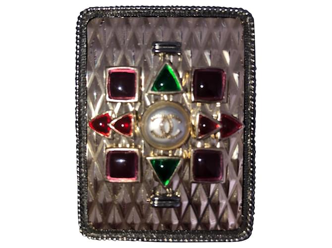 Chanel Pins & Broschen Mehrfarben Metall  ref.560011