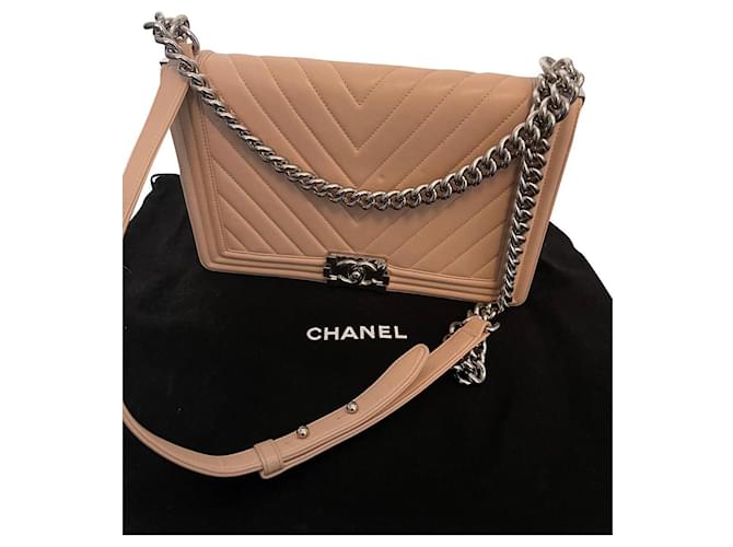Boy Chanel Handtaschen Beige Leder  ref.561141
