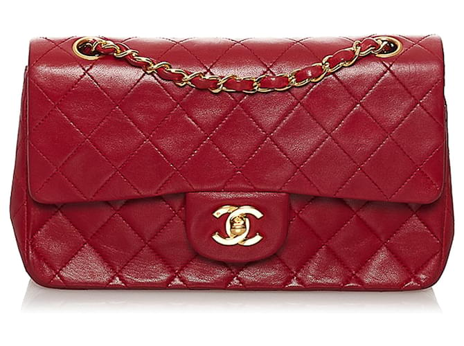Chanel Red Small Classic Lambskin Leather lined Flap Bag ref.561195 - Joli  Closet