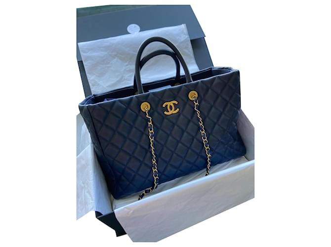 Sac compras Chanel Azul marinho Couro  ref.561985