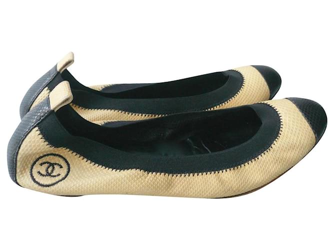 CHANEL Ballerines CAMBON Cuir façon lézard bicolores beige et noire T38,5 IT  ref.562683