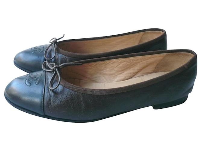 CHANEL Two-tone brown black leather ballet flats T39,5 IT  ref.563315