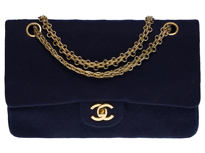 Sublime Chanel Timeless Medium bolso de mano 25 cm con solapa forrada en jersey azul marino, guarnición en métal doré  ref.563435
