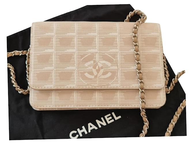 Chanel Brieftasche an der Kette Beige Tuch  ref.563630