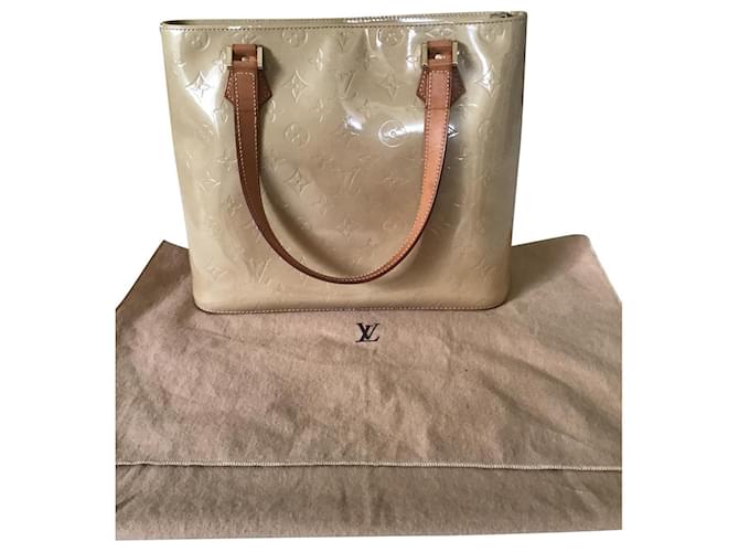 Louis Vuitton Houston model bag Beige Patent leather  ref.564198