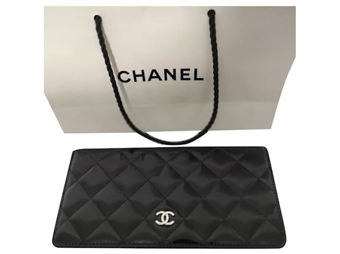 Authentic Timeless classic Chanel wallet in excellent condition . Black  Lambskin ref.565558 - Joli Closet