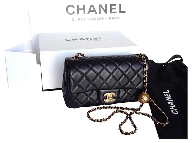 Timeless Chanel Handtaschen Schwarz Leder  ref.565665