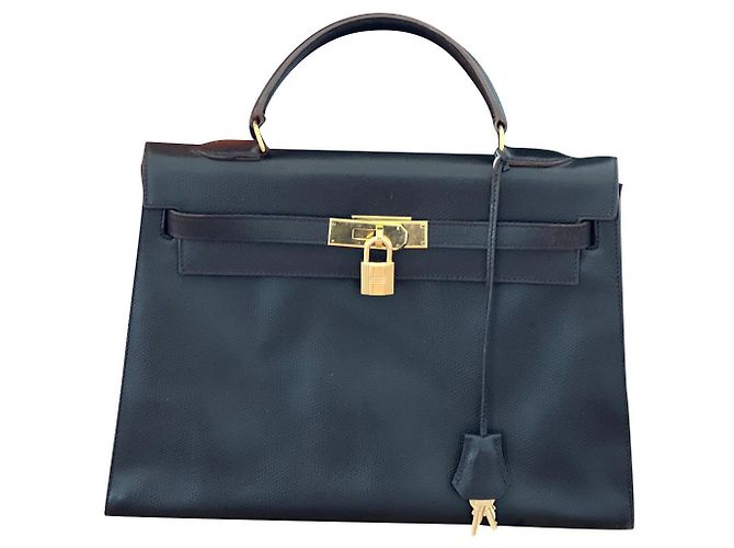 Hermès Kelly 32 de piel Courchevel marrón oscuro