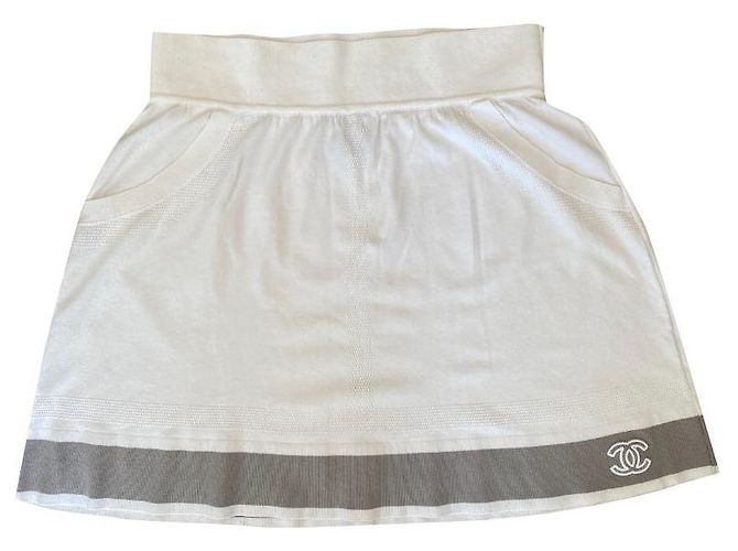Cambon Chanel authentischer Tennisrock mit Monogramm-Logo Weiß Grau