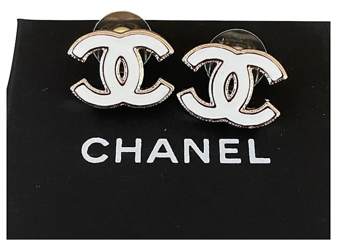 Chanel White Enamel CC Logo Gold Tone Metal Earrings ref.568276