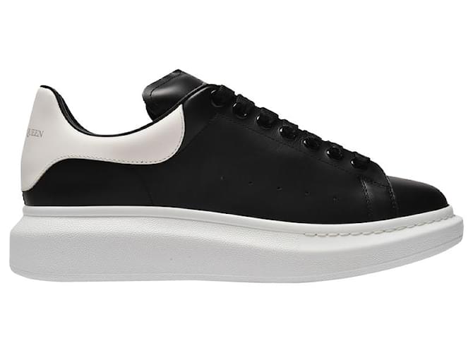 Alexander Mcqueen Oversized Sneakers in Black Leather and white Heel Pony-style calfskin  ref.570352