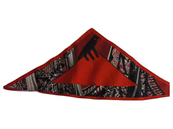 Hermès "FLYING BOX" triangle Multiple colors Silk  ref.570470