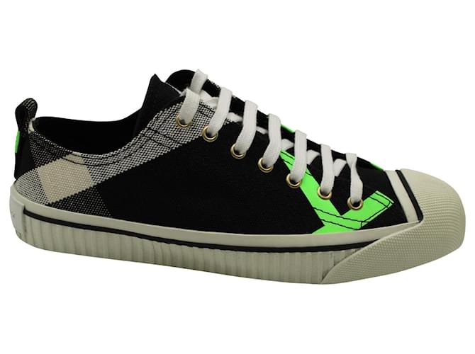 Burberry Check Low Top Sneakers aus schwarzem Segeltuch Leinwand  ref.571592