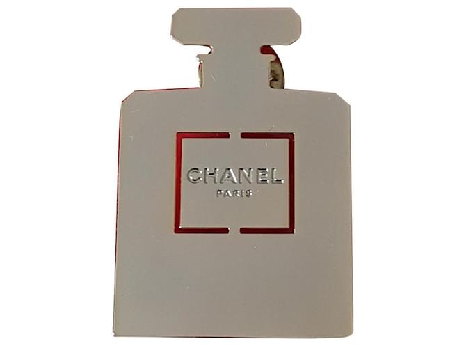Broche Chanel fermoir pin s Métal Doré  ref.572195
